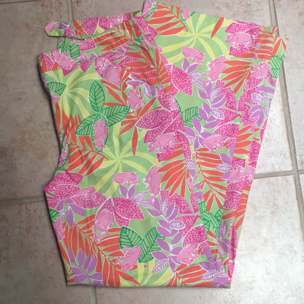 Lily Pulitzer adorable smiling frog pants! 🐸